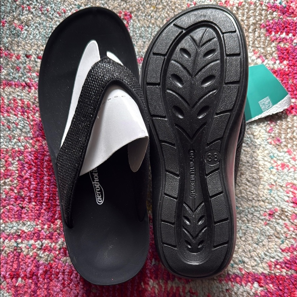 Easy Spirit Black Flip Flops - Picture 3 of 5